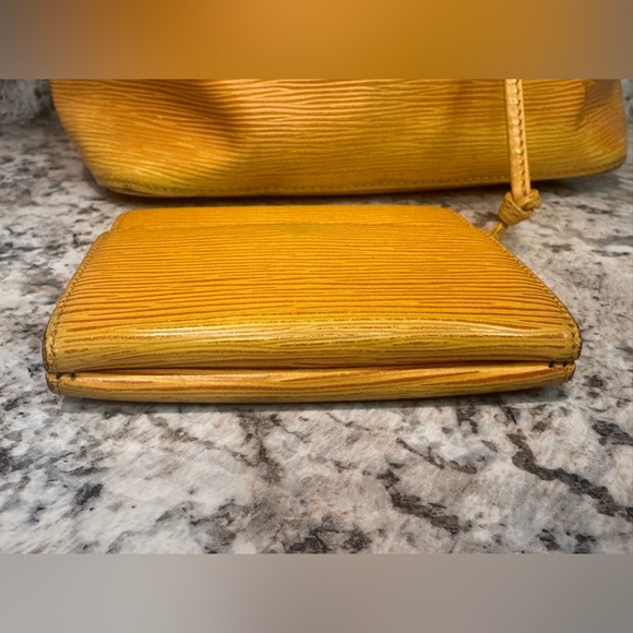 GUC✨LOUIS VUITTON BUNDLE Handbag & Wallet Epi Petit Noe CALLOUTS IN PHOTOS - Picture 16 of 16